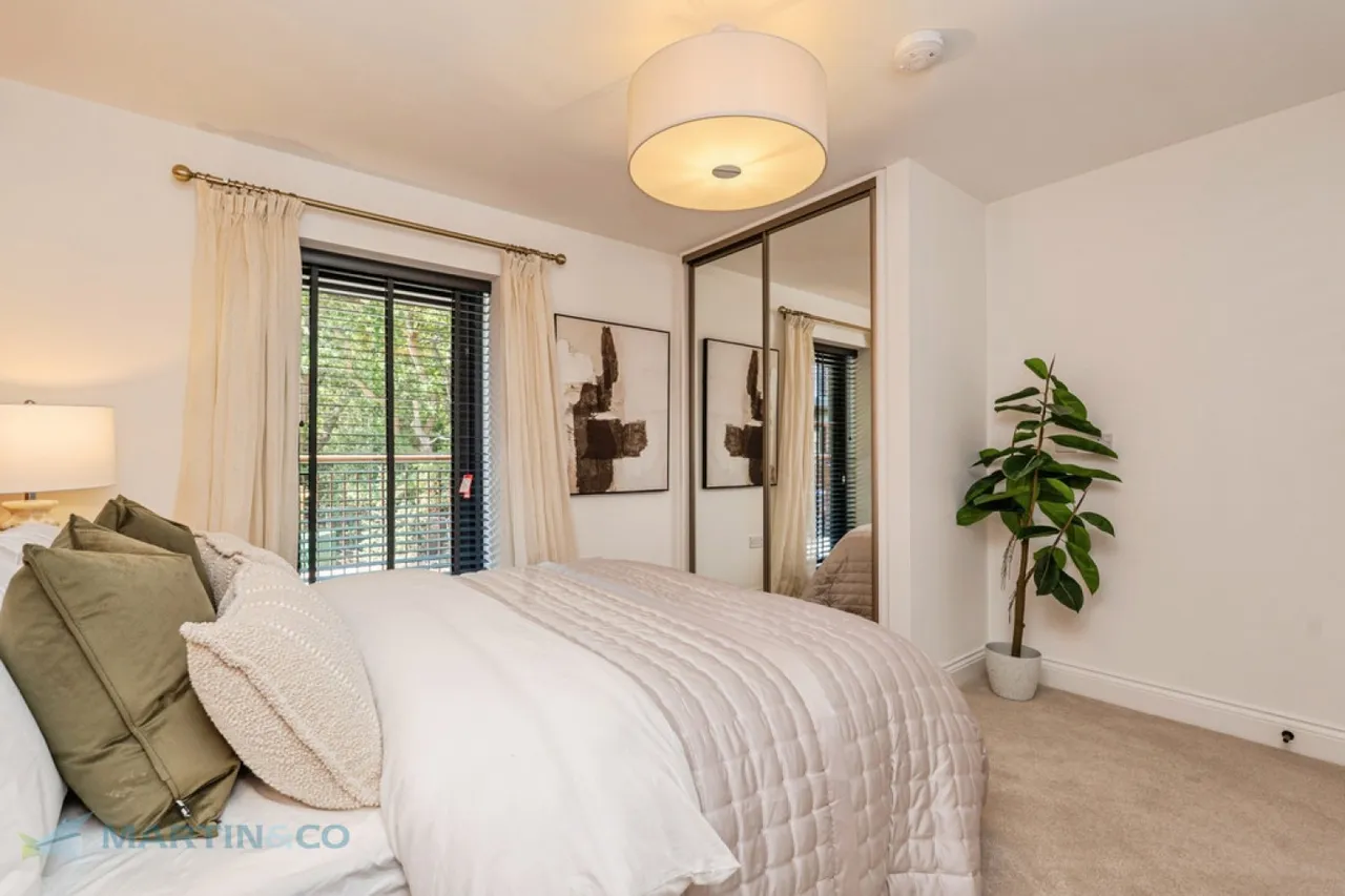 Shores Road, Horsell, GU21, photo 13