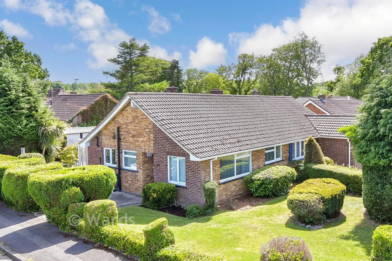 2 bed house for sale, Victoria Road, Walderslade, ME5