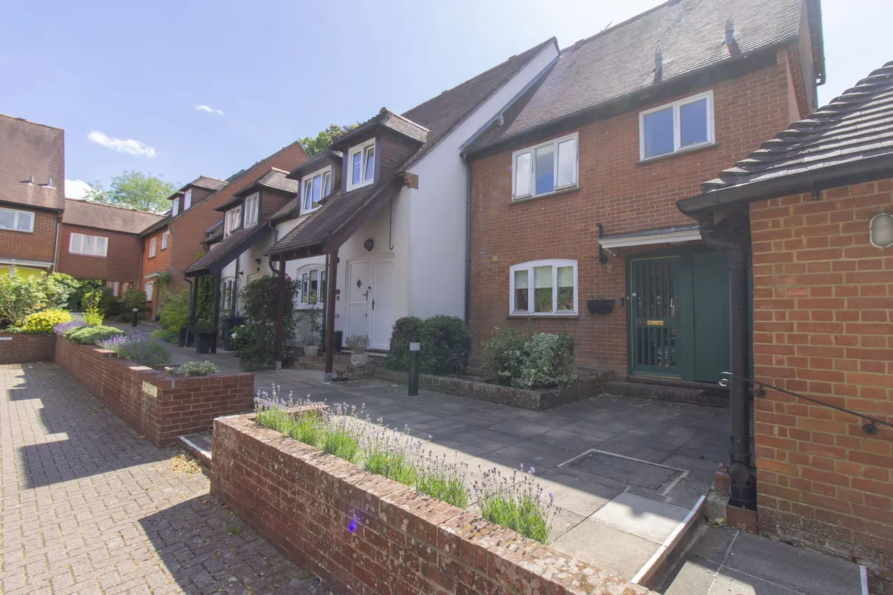 3 bed house for sale — Mildmay Court, Odiham, Hampshire, RG29 1AX