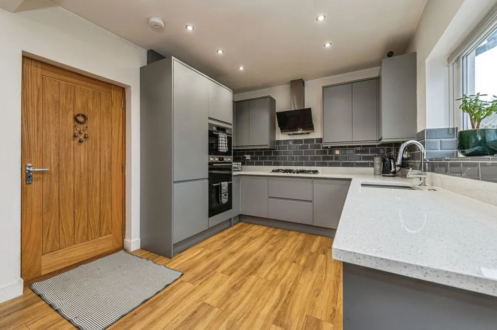 Wakefield Road, Ossett, West Yorkshire, WF5, photo 4