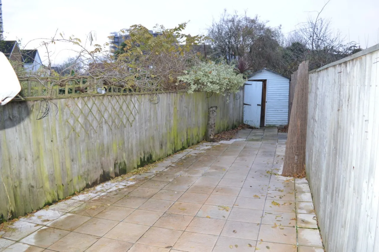 Emerson Road, Poole, photo 4