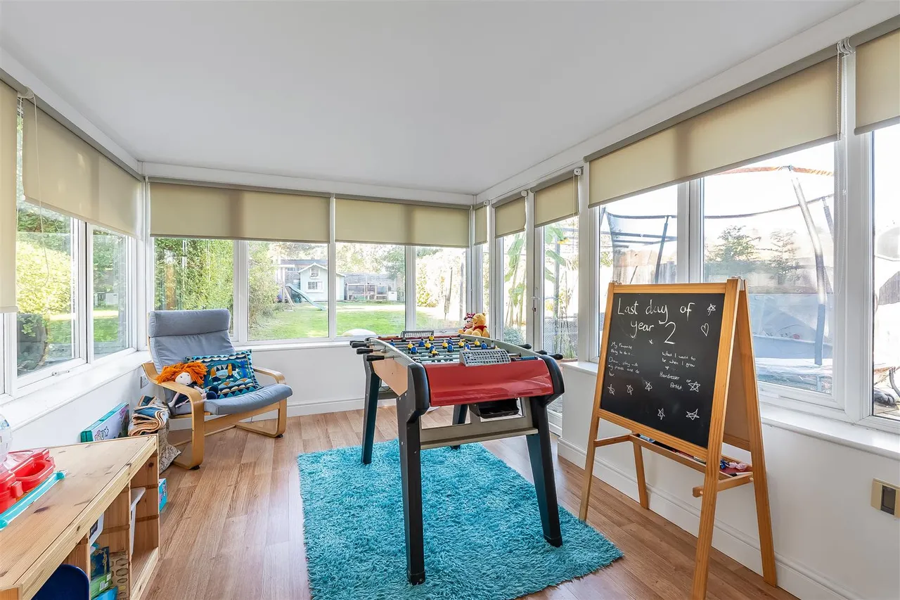 Raymead Way, Fetcham, KT22, photo 6