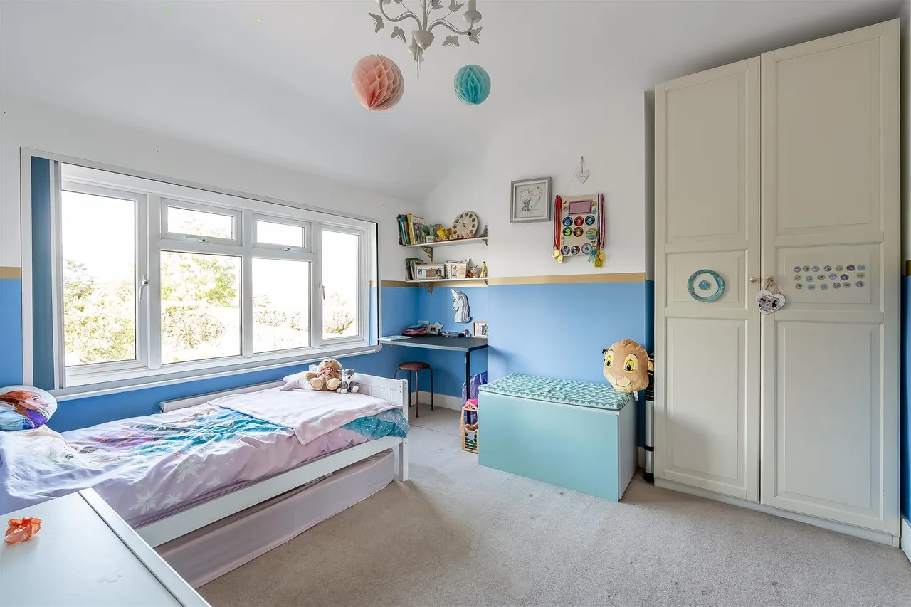 Raymead Way, Fetcham, KT22, photo 11