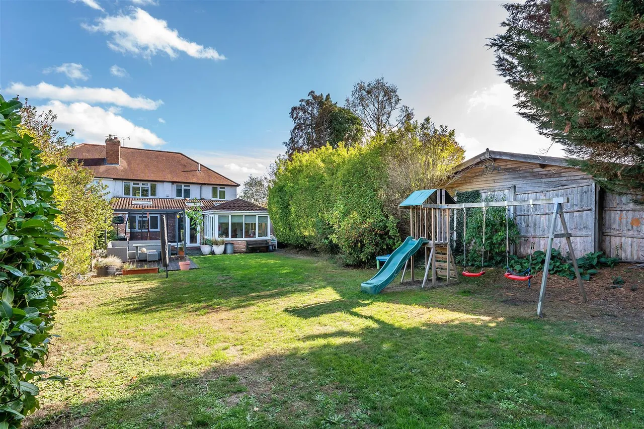 Raymead Way, Fetcham, KT22, photo 14