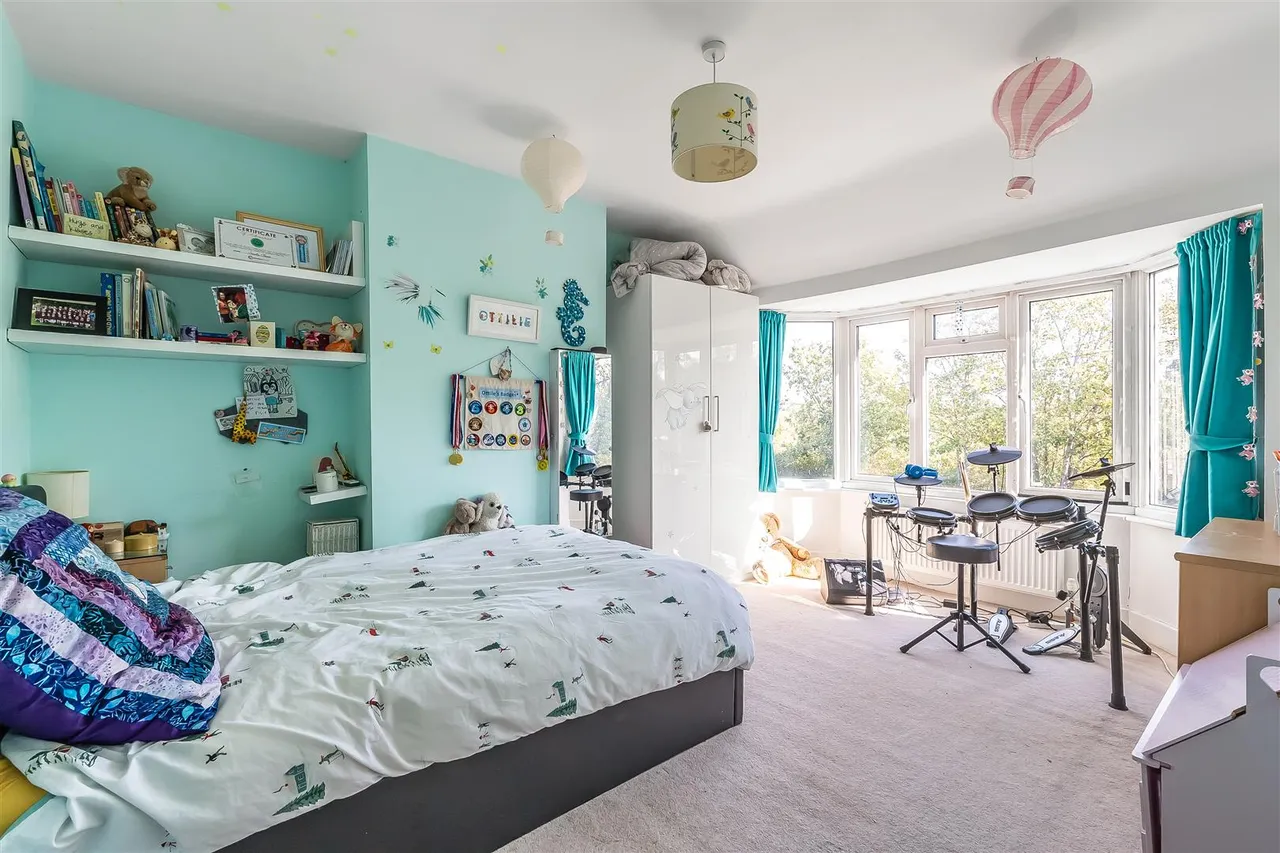 Raymead Way, Fetcham, KT22, photo 10