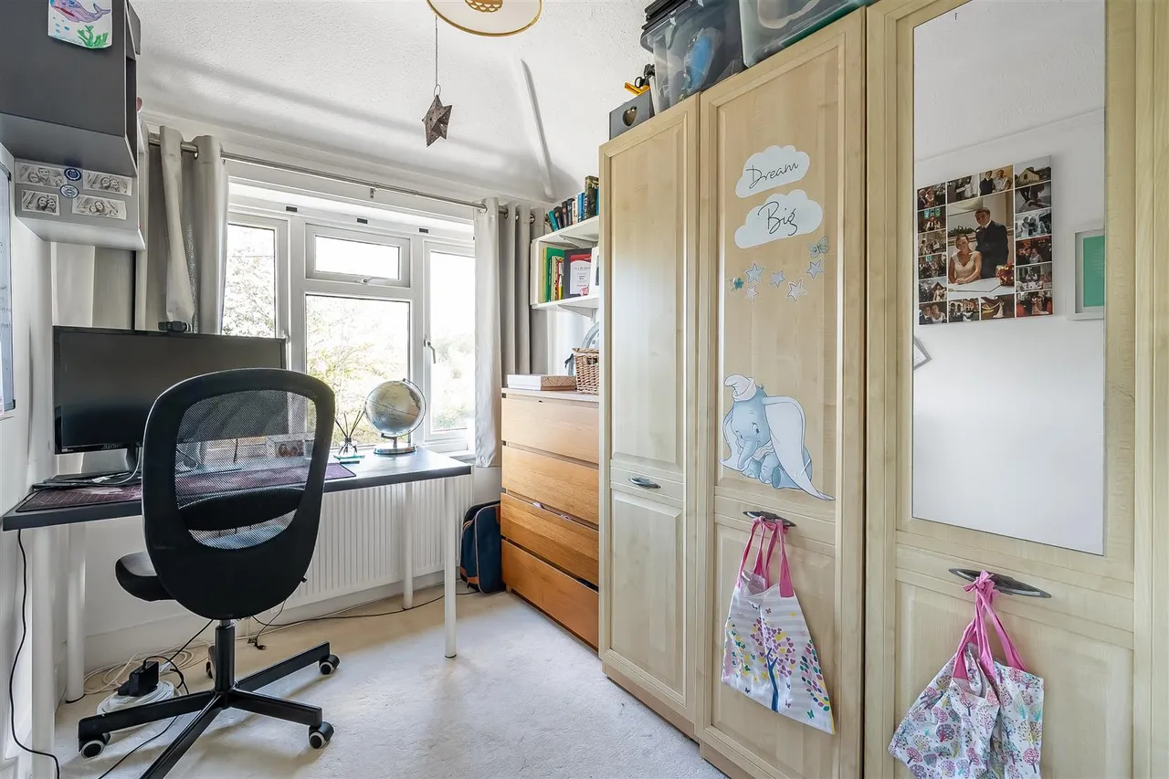 Raymead Way, Fetcham, KT22, photo 13