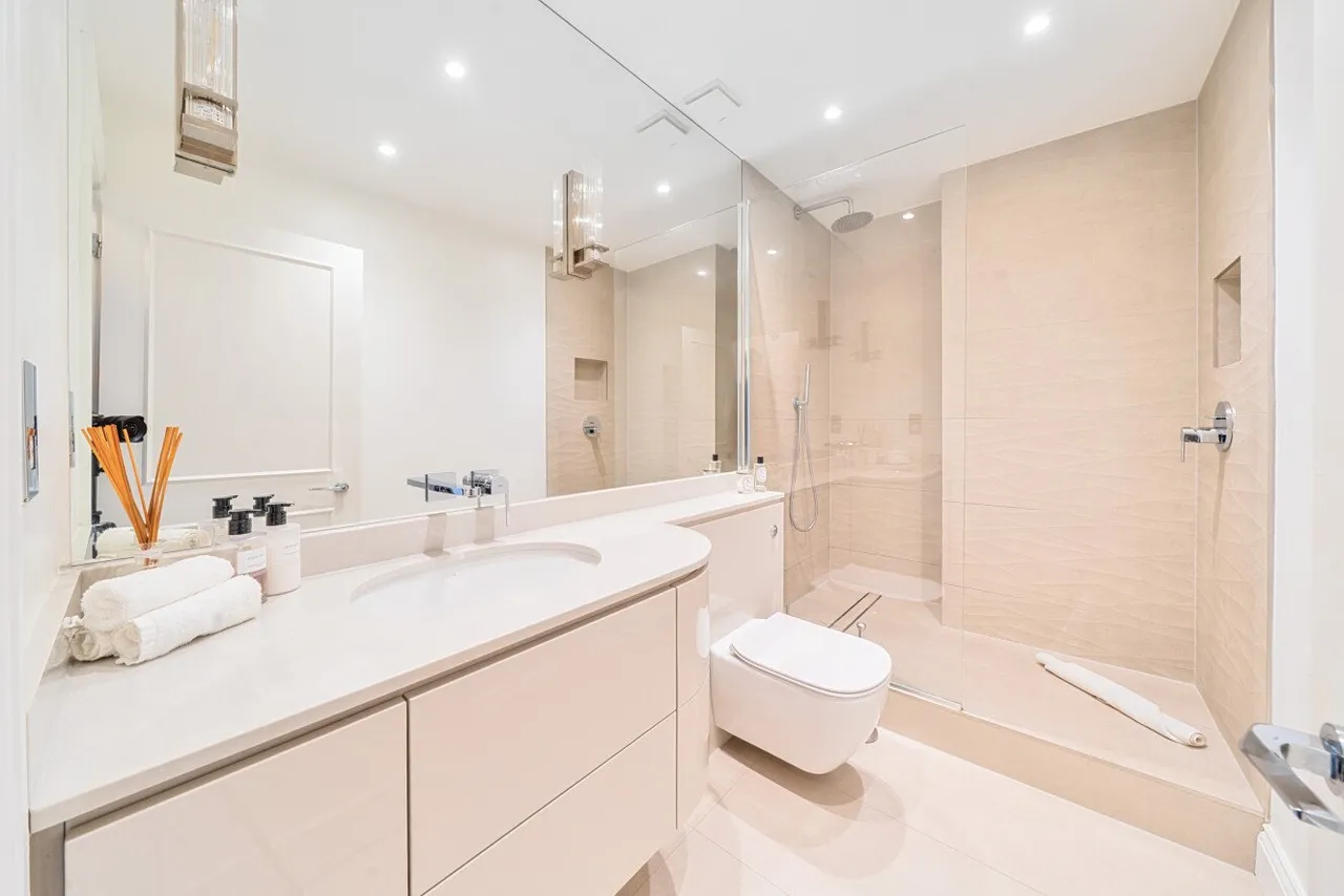 Lower Richmond Road, London, SW15, photo 3