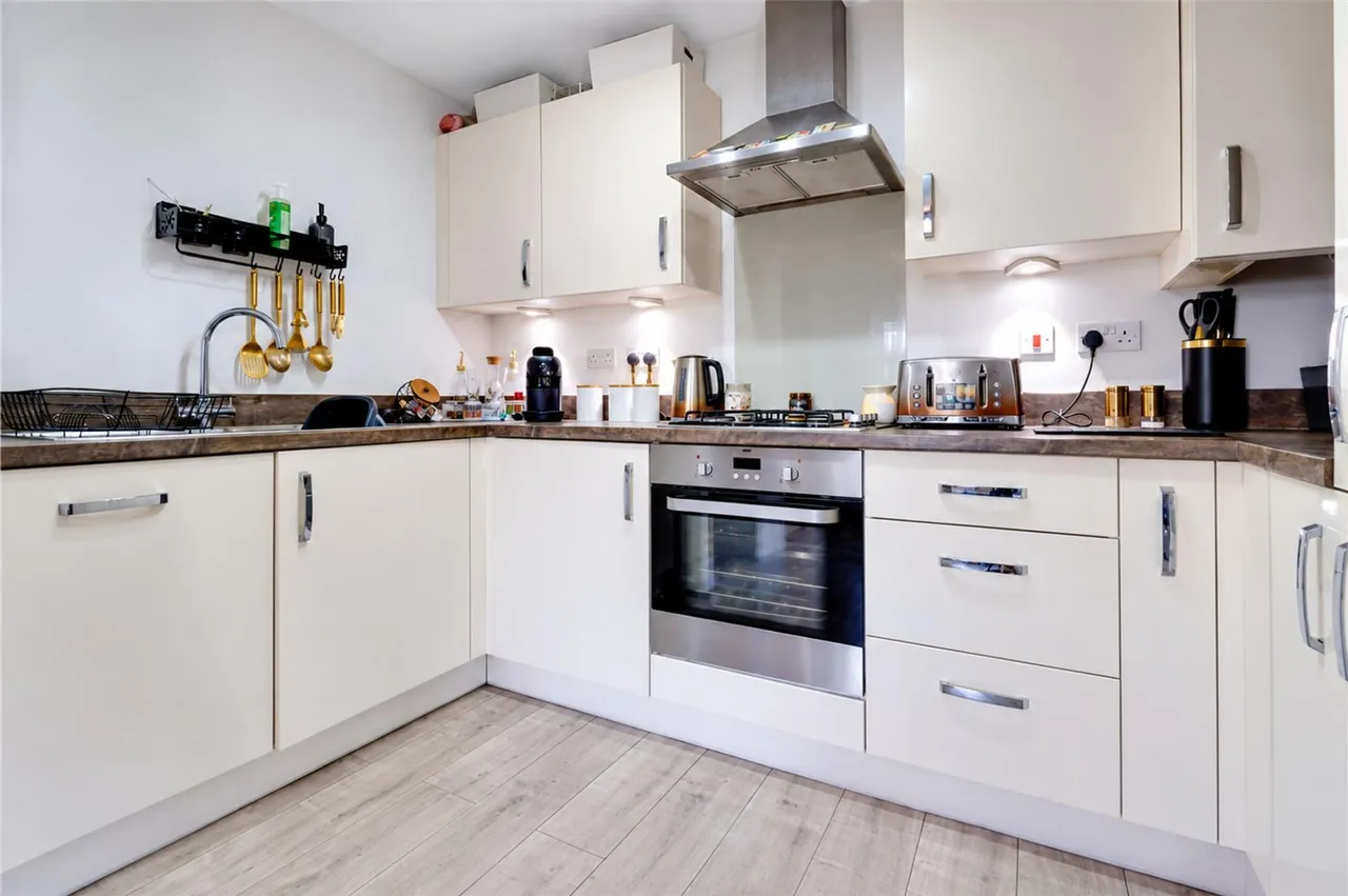 Bloomfield Crescent, Doseley, TF4, photo 2
