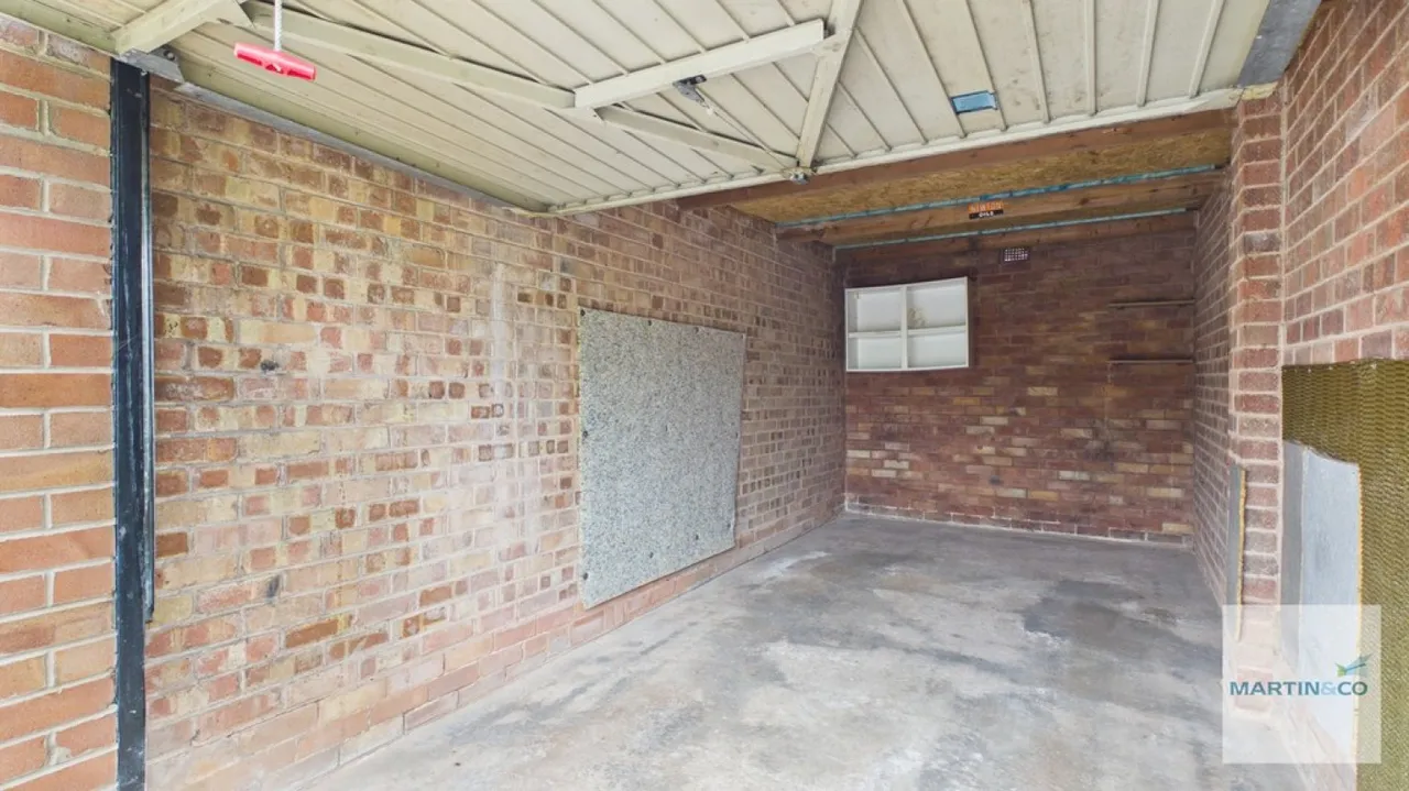 Garage, Chatsworth Avenue, photo 3