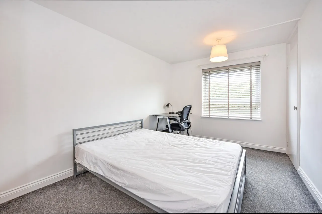 Winnall Manor Road, Winchester, photo 11