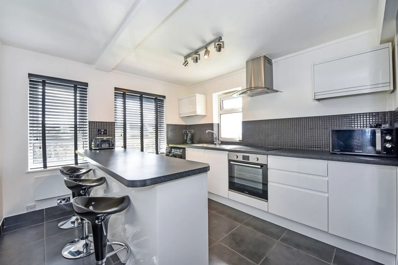 Winnall Manor Road, Winchester, photo 4