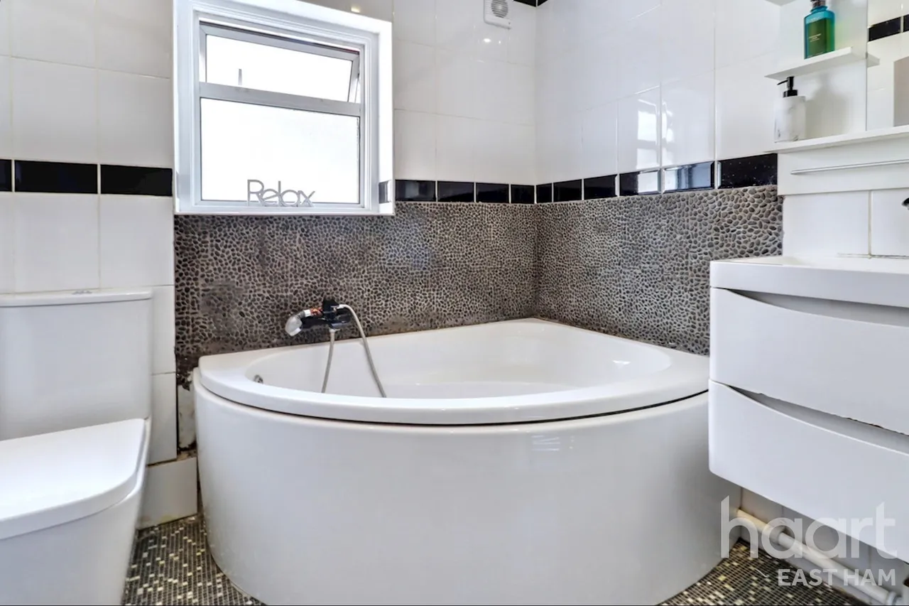 Milton Avenue, East Ham, E6, photo 5
