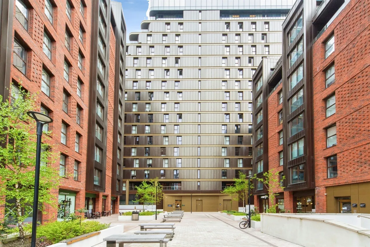 1 bed flat for sale — Crump Street, Liverpool