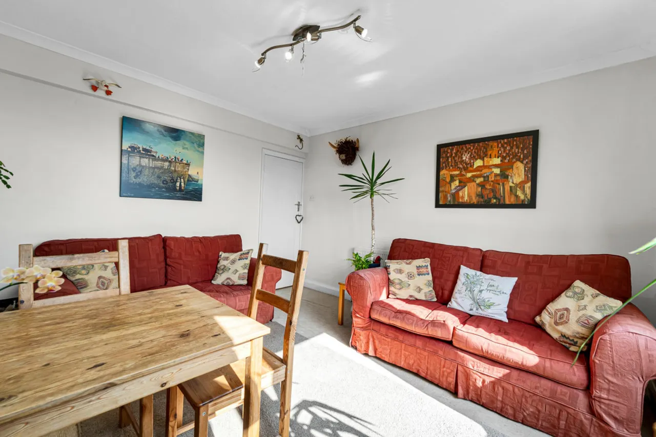 Oakhall Drive, Sunbury-on-Thames, TW16, photo 4