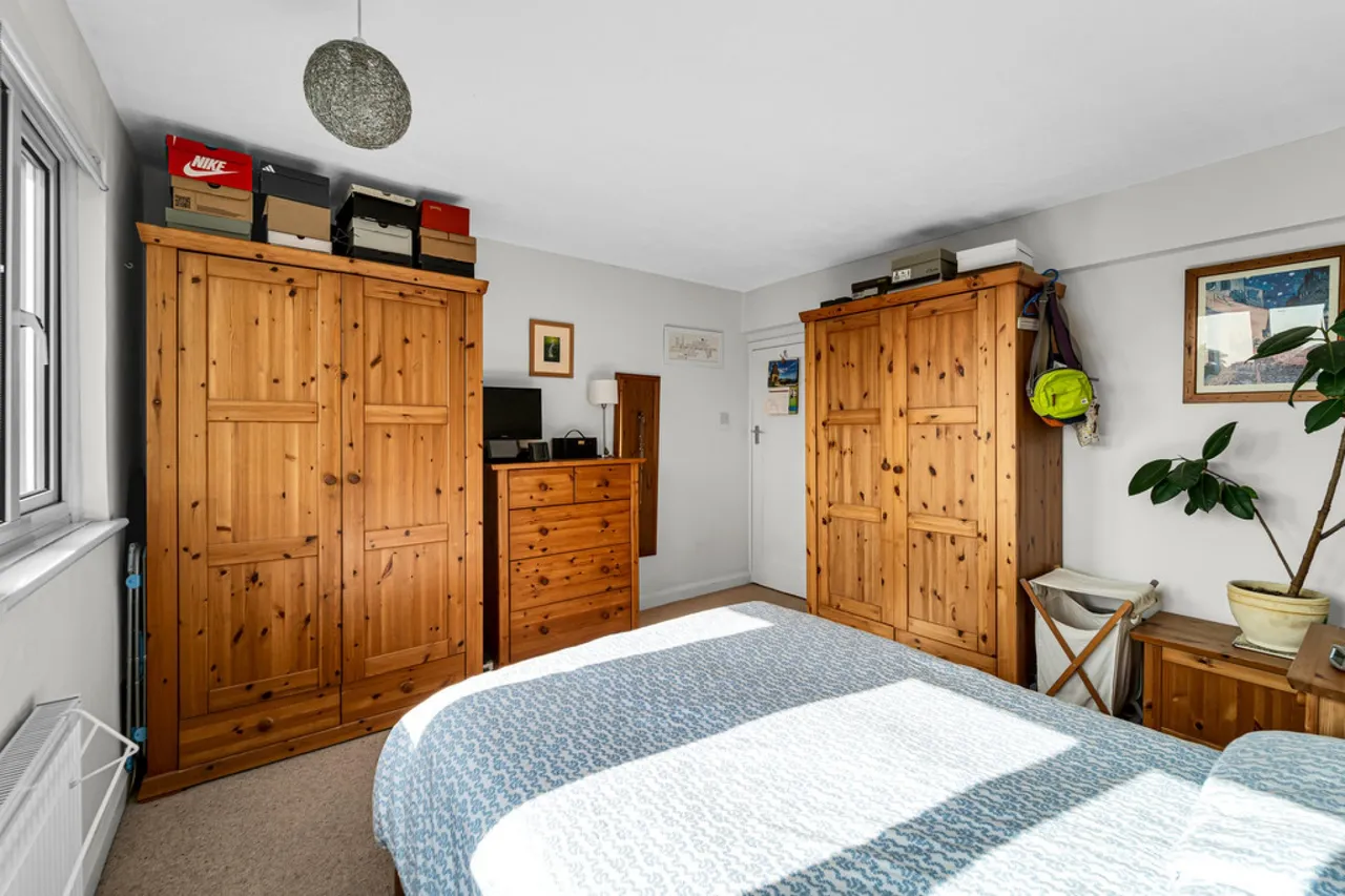 Oakhall Drive, Sunbury-on-Thames, TW16, photo 9