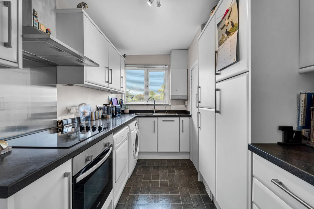 Oakhall Drive, Sunbury-on-Thames, TW16, photo 5