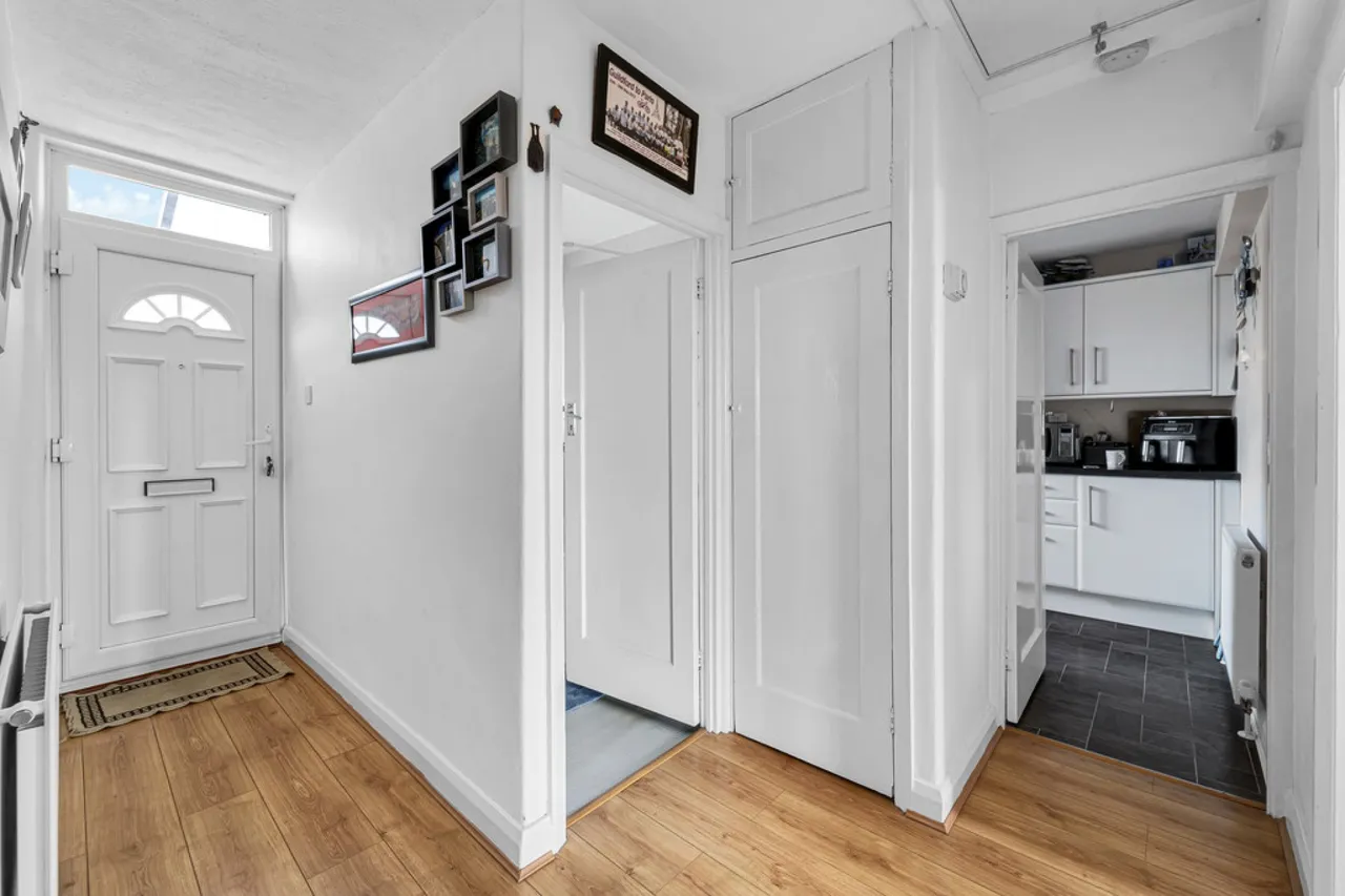 Oakhall Drive, Sunbury-on-Thames, TW16, photo 6