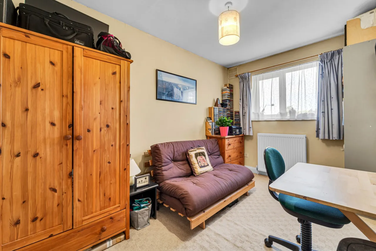Oakhall Drive, Sunbury-on-Thames, TW16, photo 8