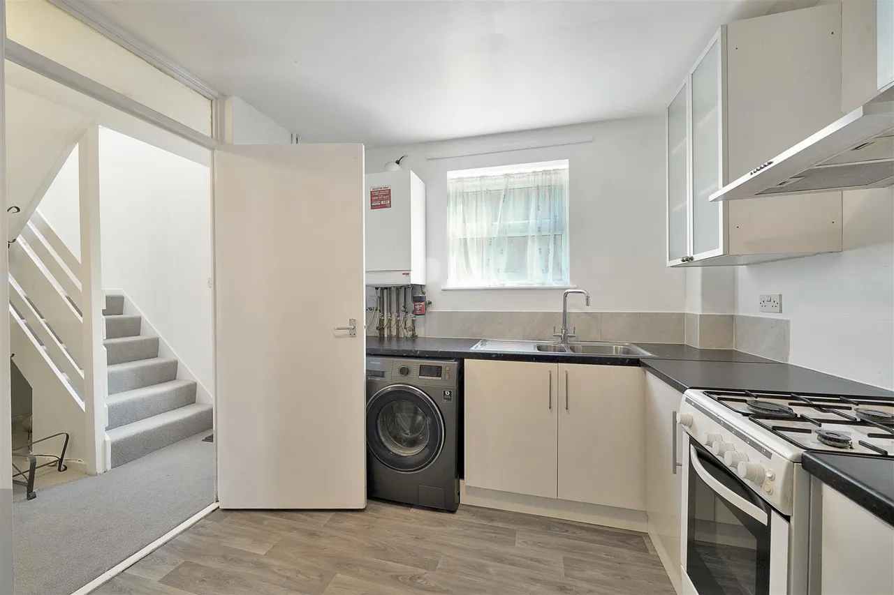 Rowan Close, Wembley, HA0, photo 4
