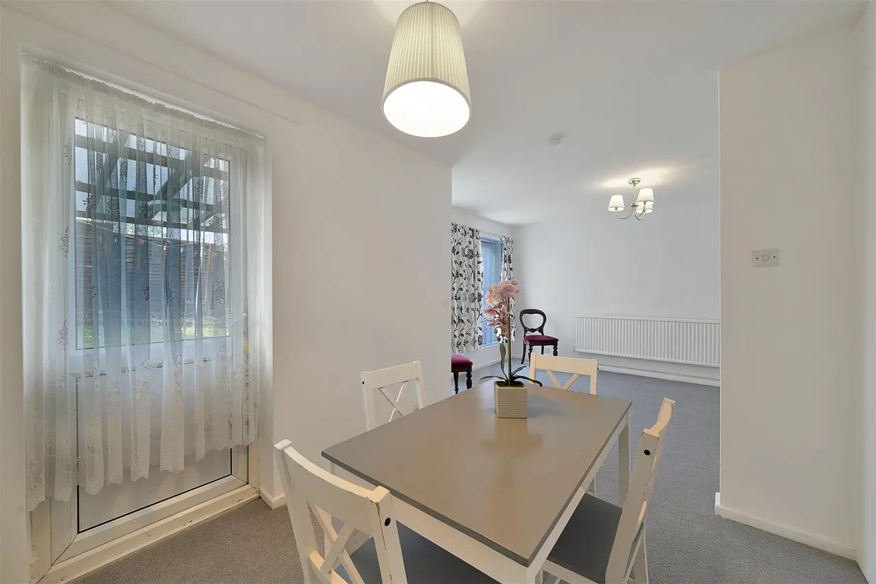 Rowan Close, Wembley, HA0, photo 3