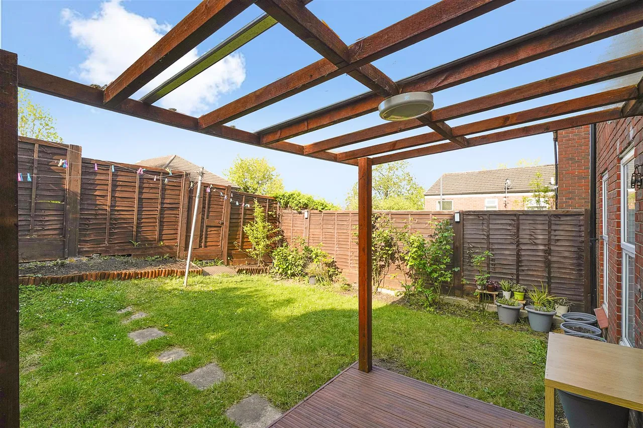 Rowan Close, Wembley, HA0, photo 6