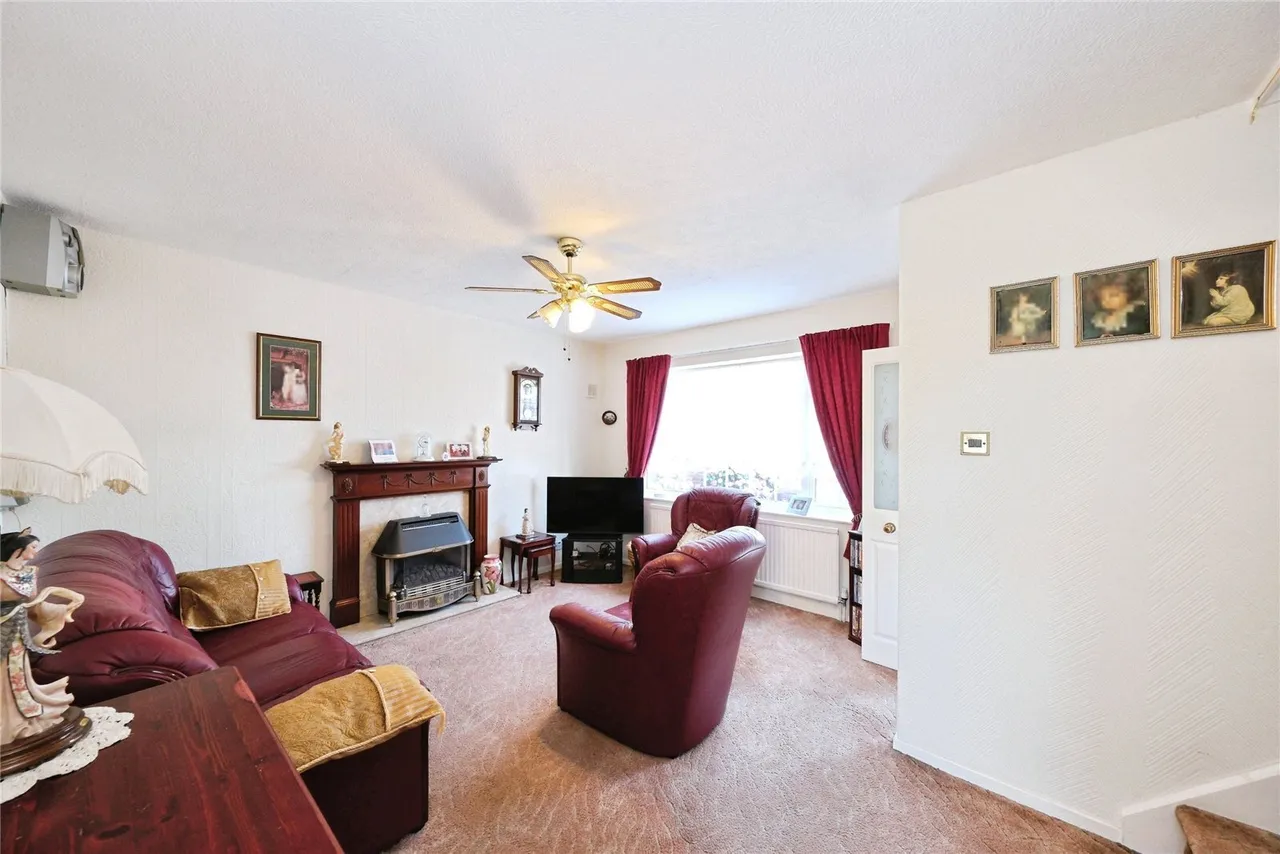 Worcester Avenue, Mansfield Woodhouse, Mansfield, Nottinghamshire, NG19, photo 2