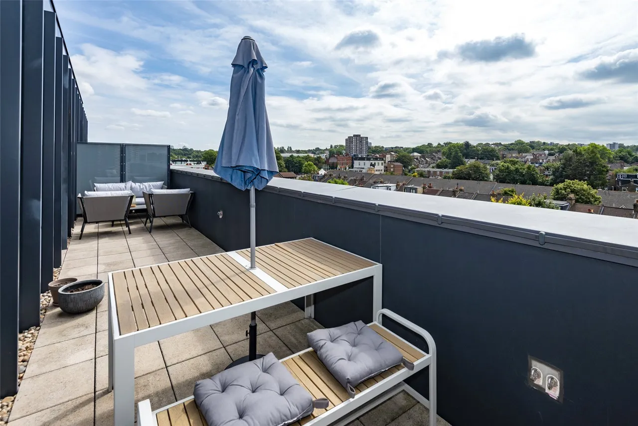 Woolwich Road, SE7, photo 4