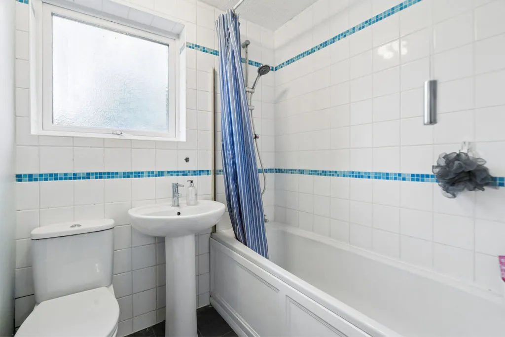 James Close, Marlow SL7 1TS, photo 11
