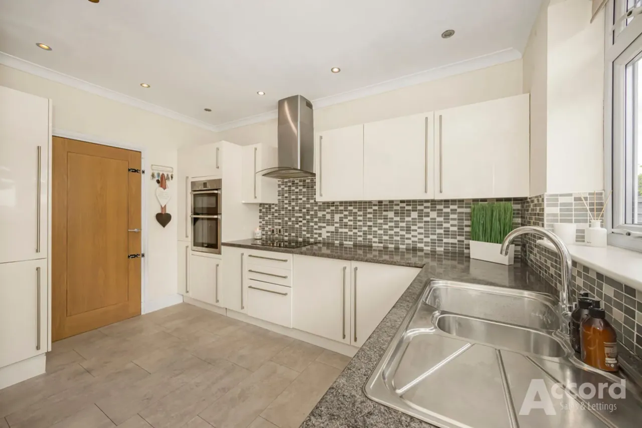 Hacton Lane, Hornchurch, RM12, photo 5