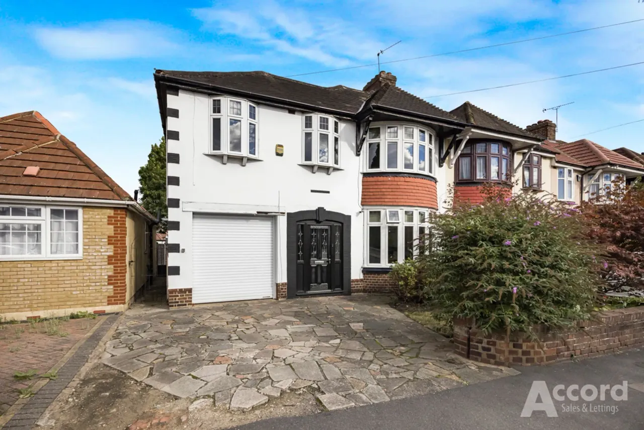 4 bed house for sale — Hacton Lane, Hornchurch, RM12