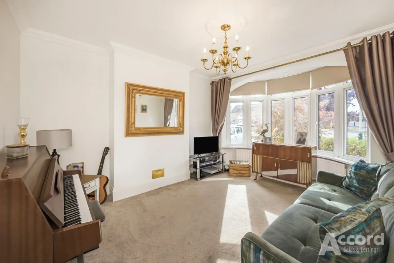 Hacton Lane, Hornchurch, RM12, photo 9