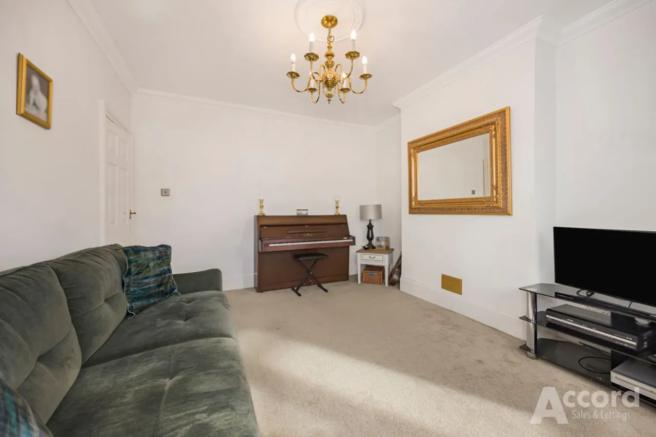 Hacton Lane, Hornchurch, RM12, photo 10