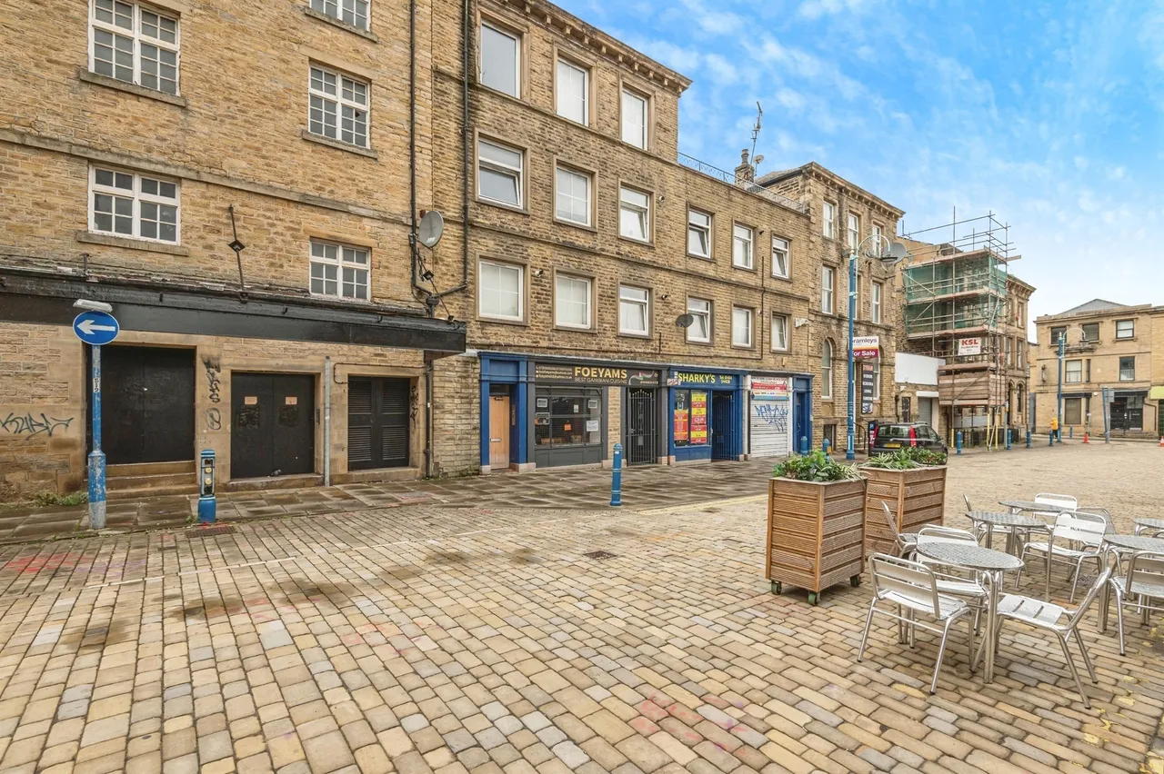 1 bed flat for sale, Byram Street, Huddersfield, HD1