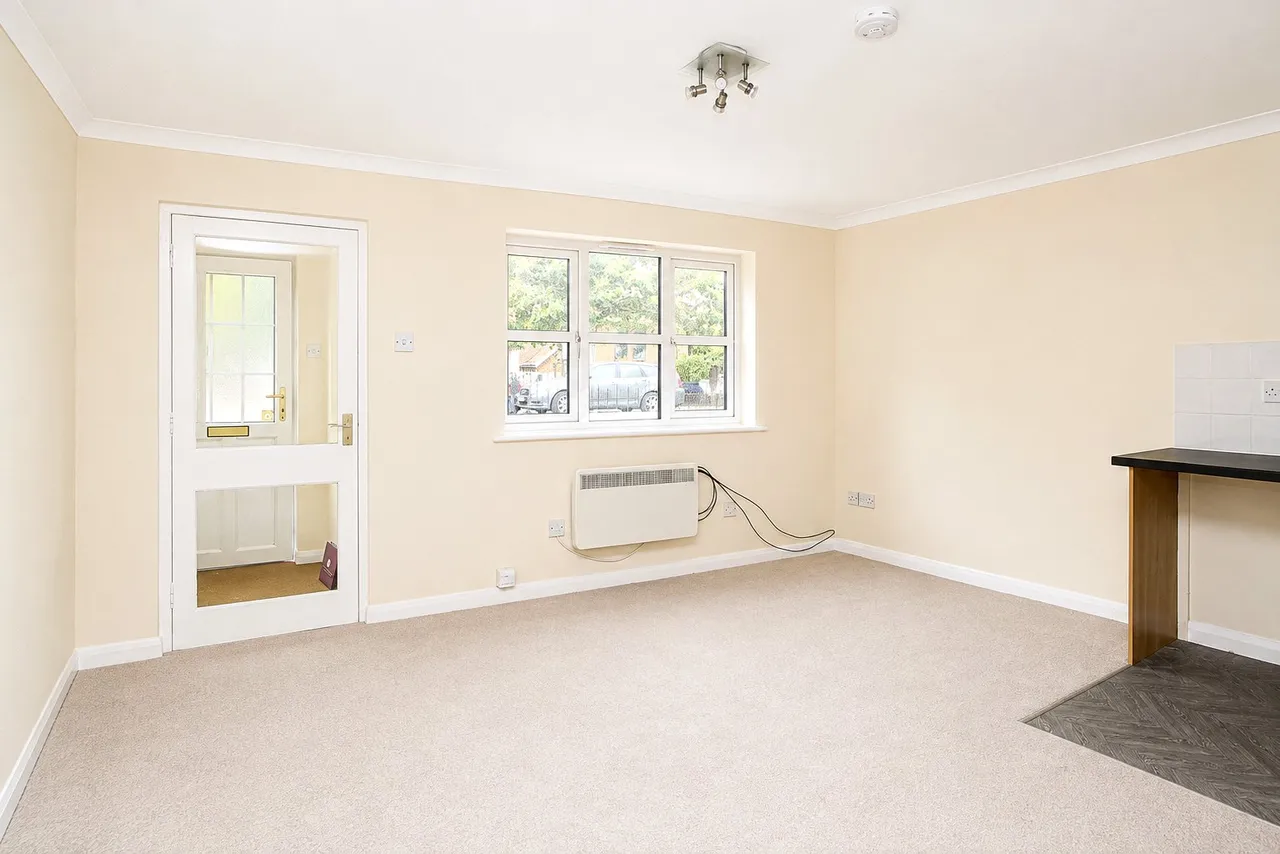 Chalet Court, Bordon, GU35, photo 4