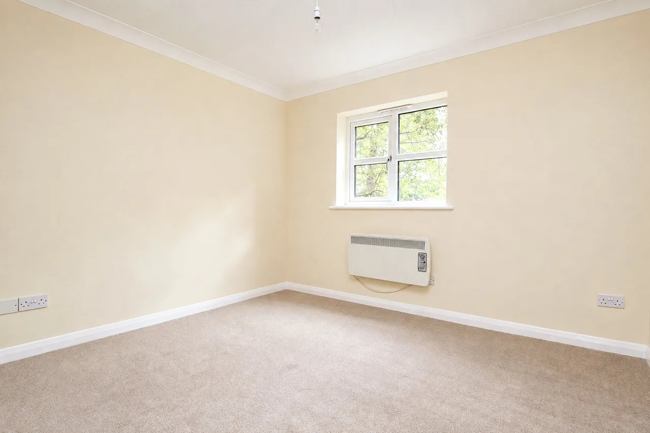Chalet Court, Bordon, GU35, photo 7