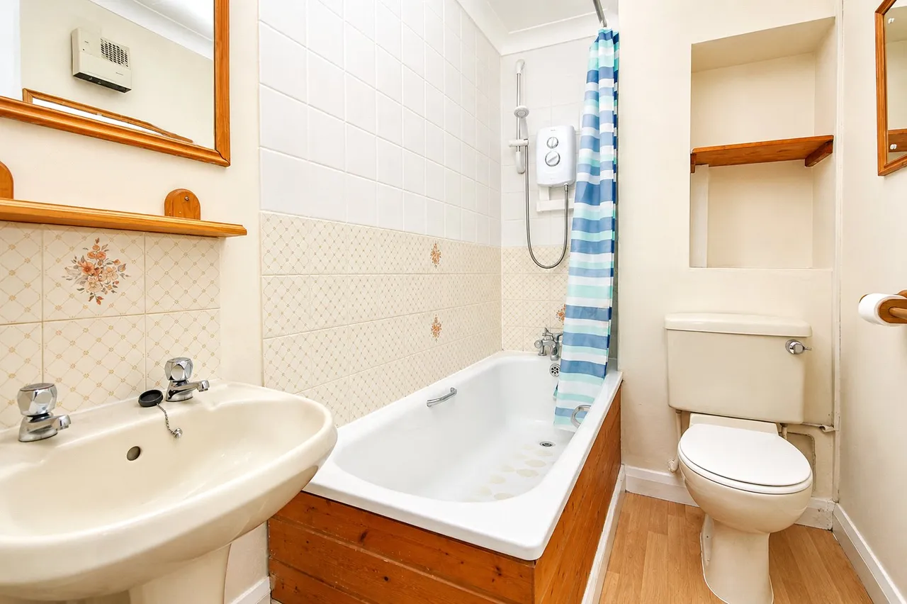 Chalet Court, Bordon, GU35, photo 6