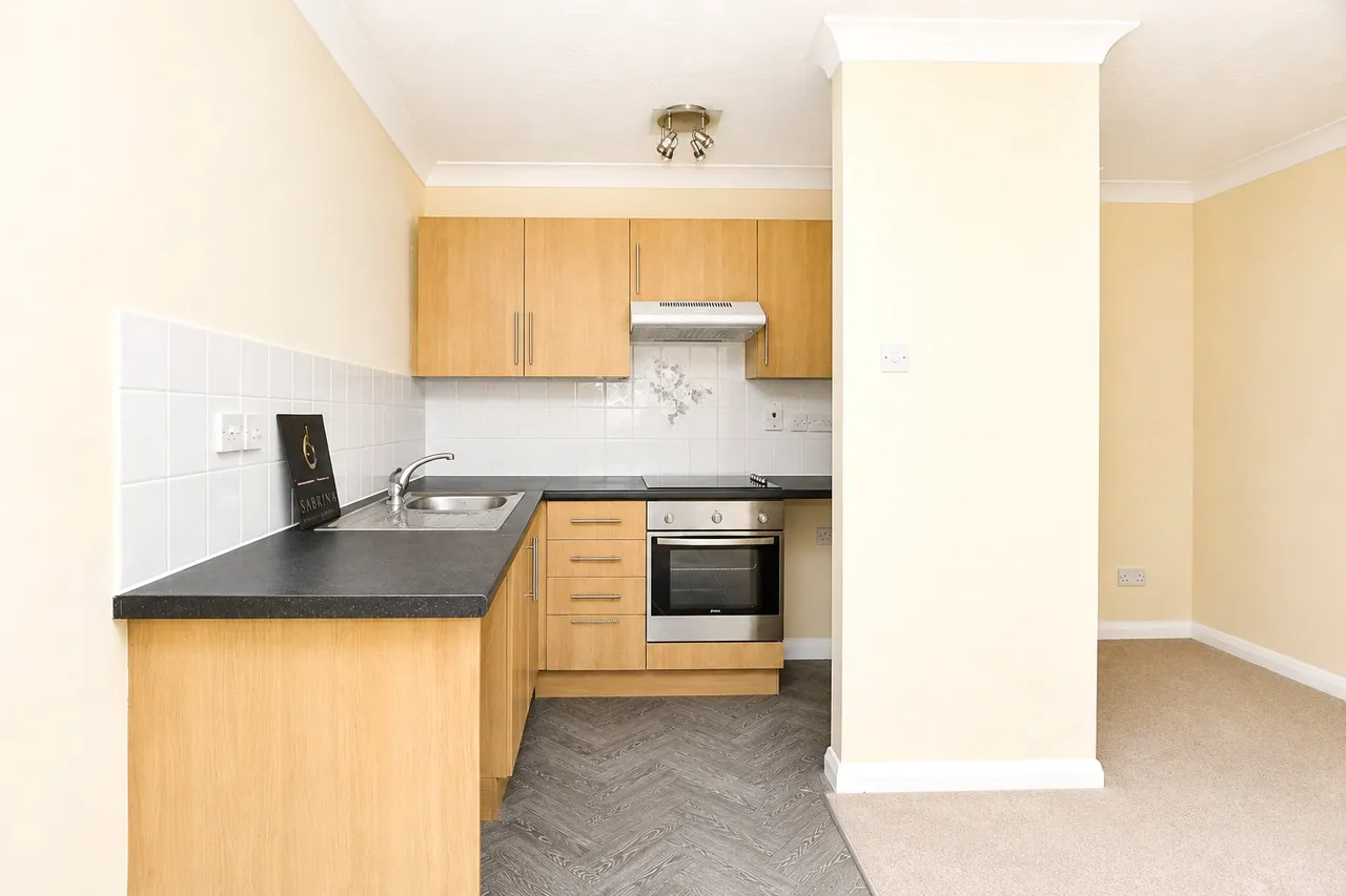 Chalet Court, Bordon, GU35, photo 3