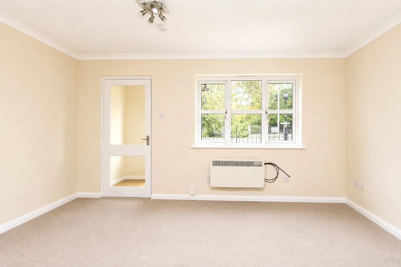 Chalet Court, Bordon, GU35, photo 5
