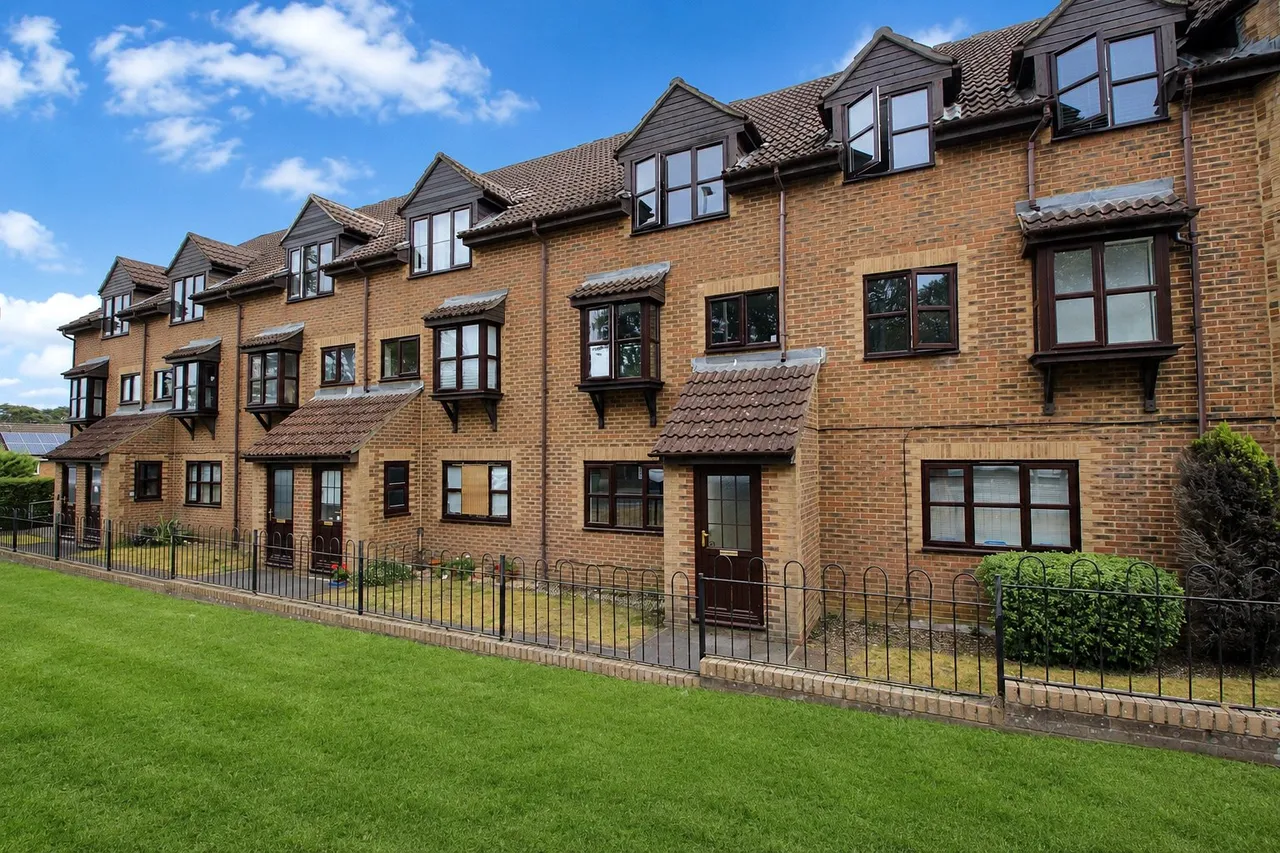 1 bed flat for sale, Chalet Court, Bordon, GU35