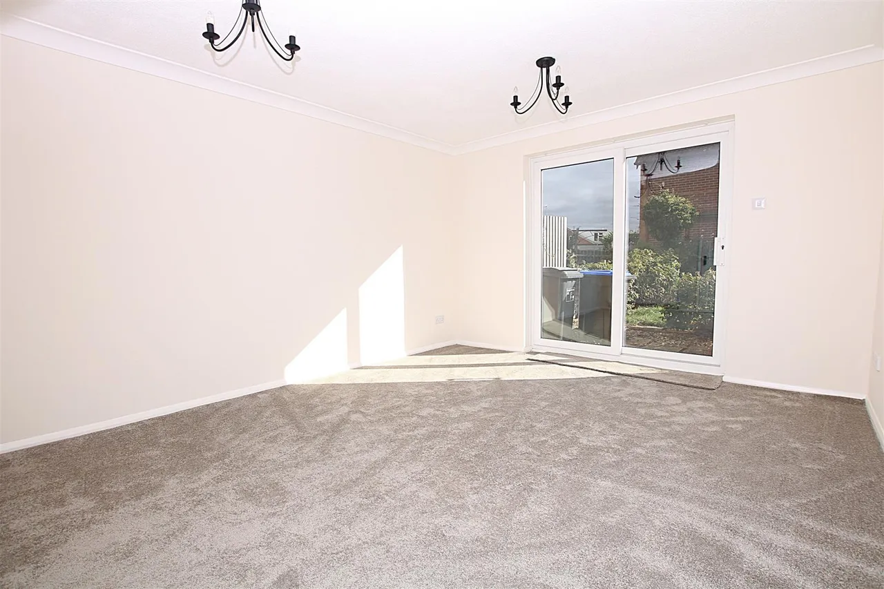 Limoges Court, Duston, NN5, photo 4