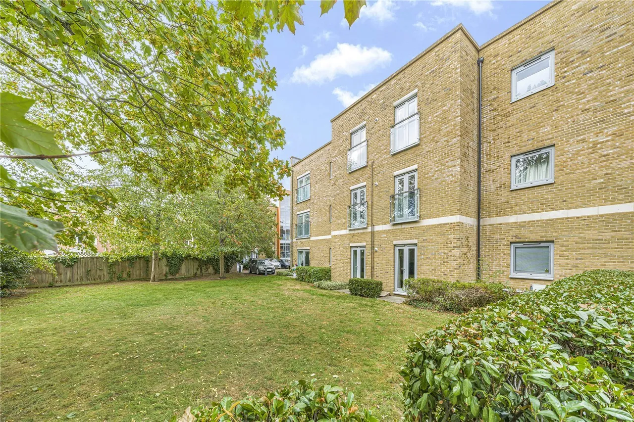 Southcott Road, Teddington, TW11, photo 9