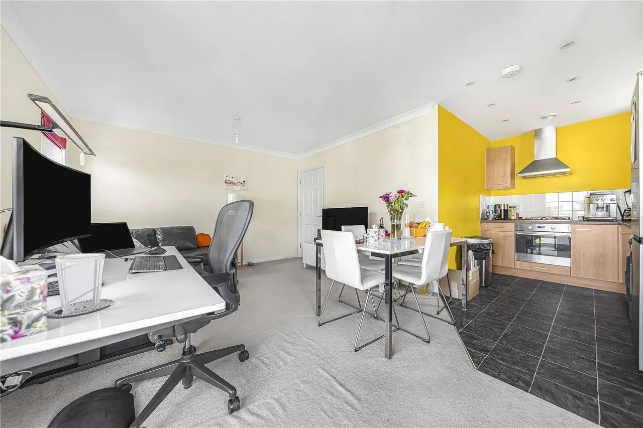 Southcott Road, Teddington, TW11, photo 6