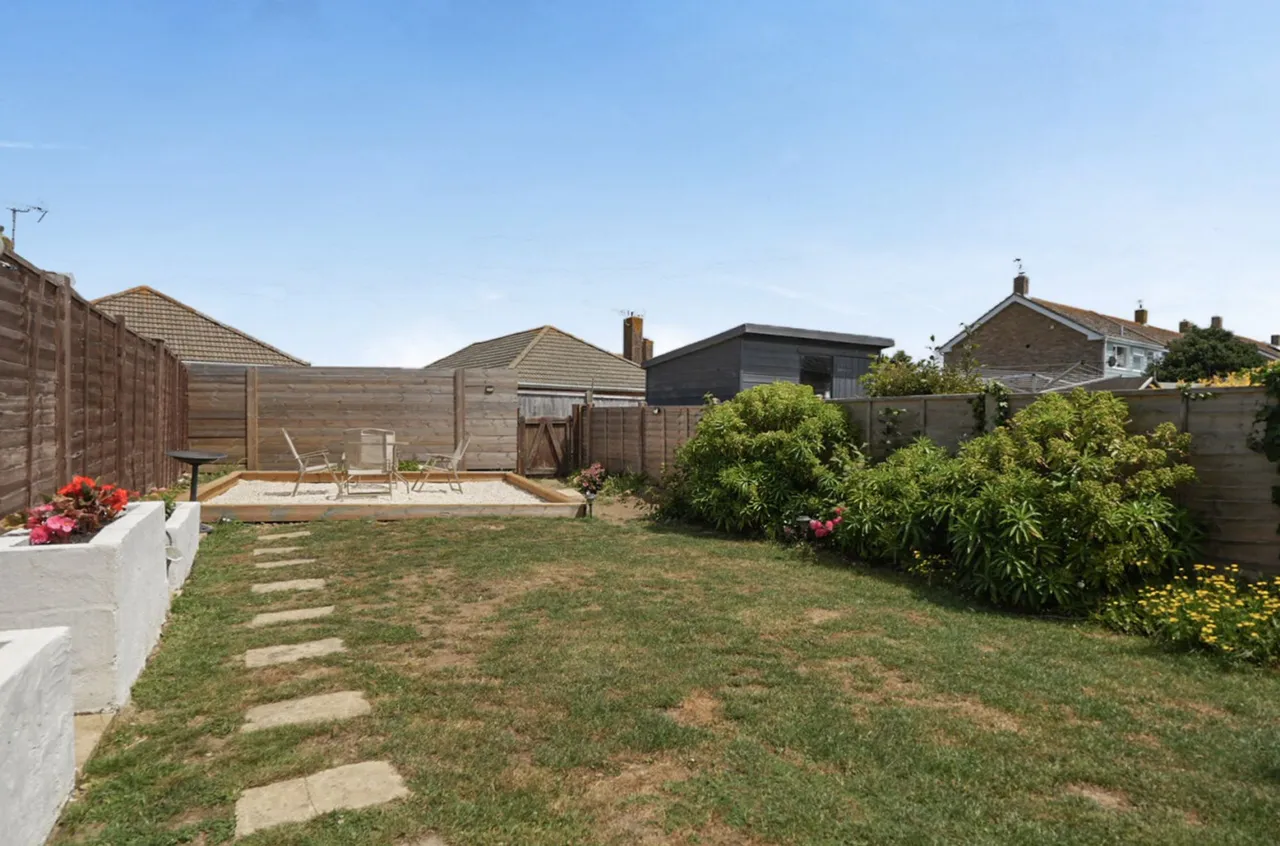 Slattsfield Close, Selsey, PO20, photo 12