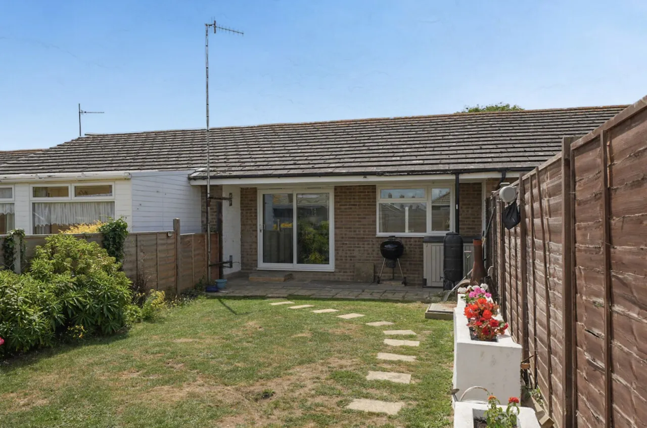 Slattsfield Close, Selsey, PO20, photo 11