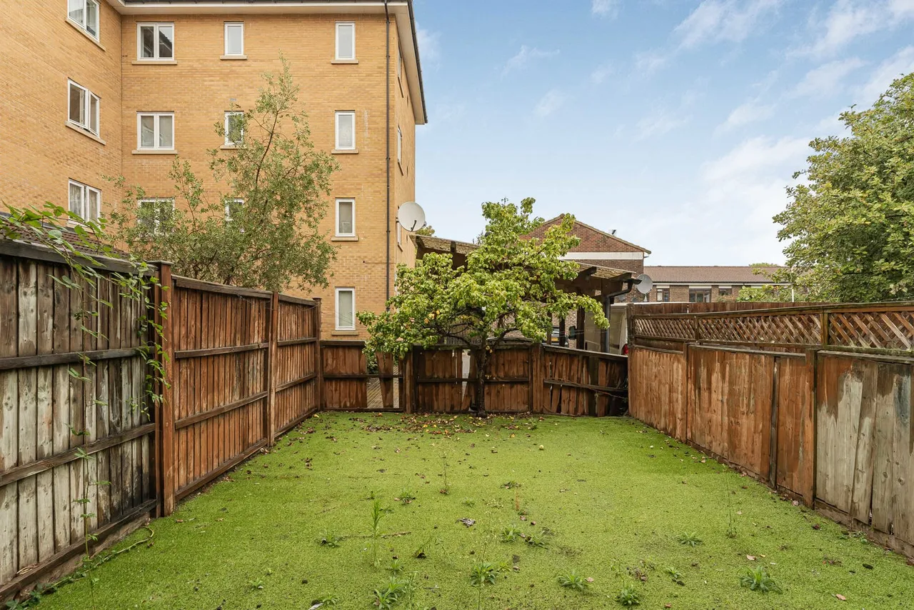 Lavington Close, London, E9, photo 3