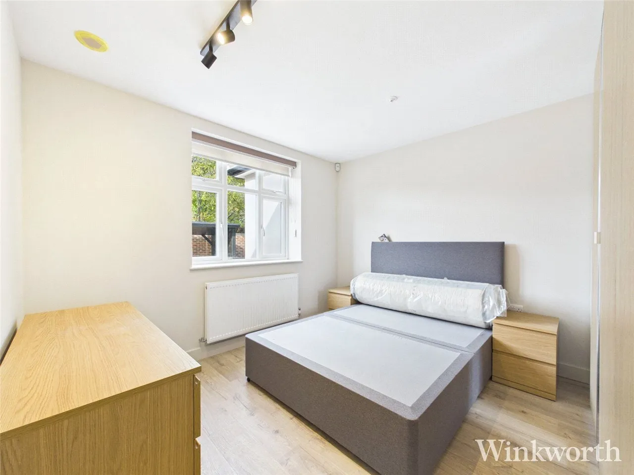 2 bed house to rent, Lowfield Road, London, W3