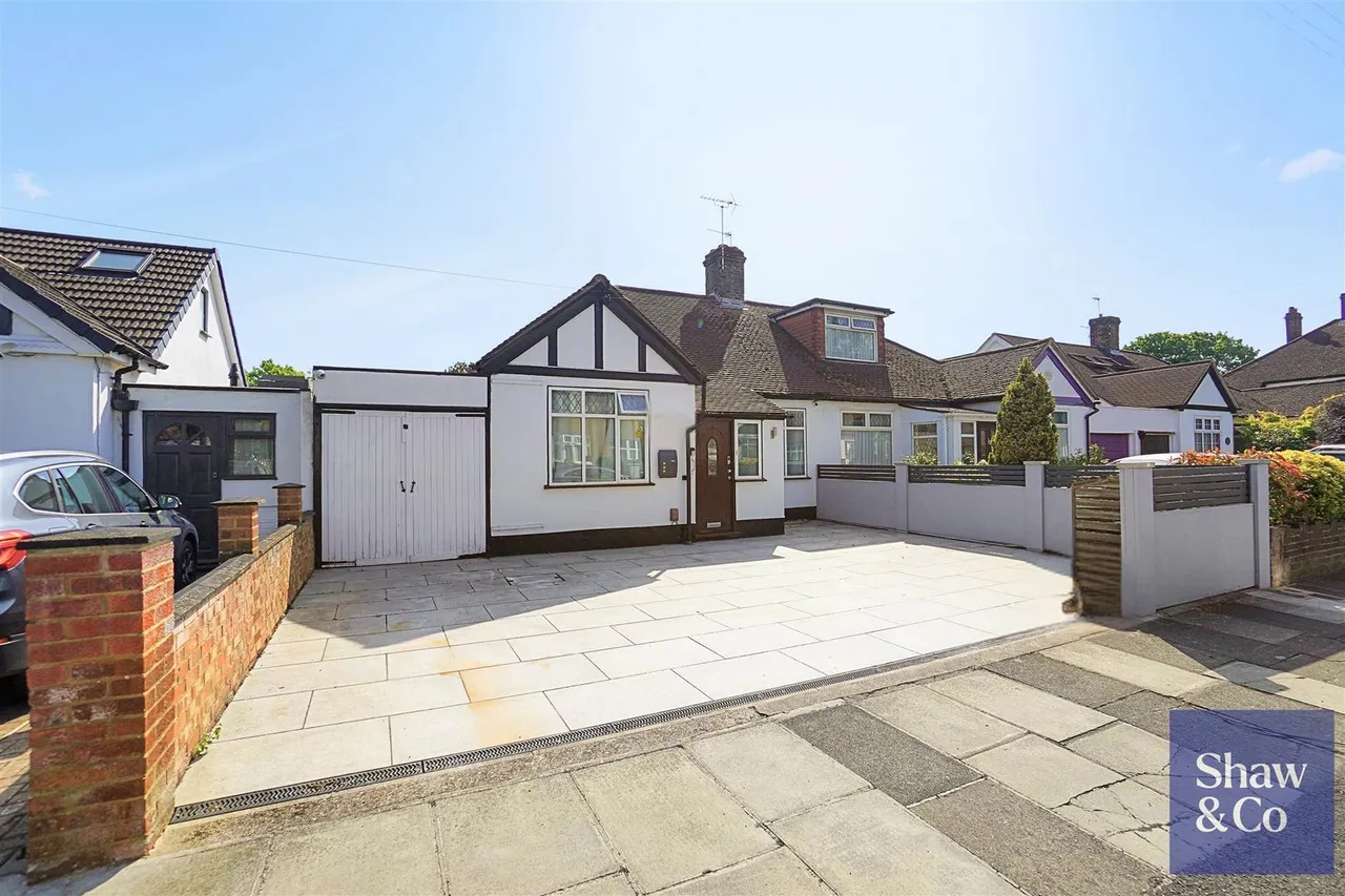2 bed house for sale, Waverley Avenue, Whitton