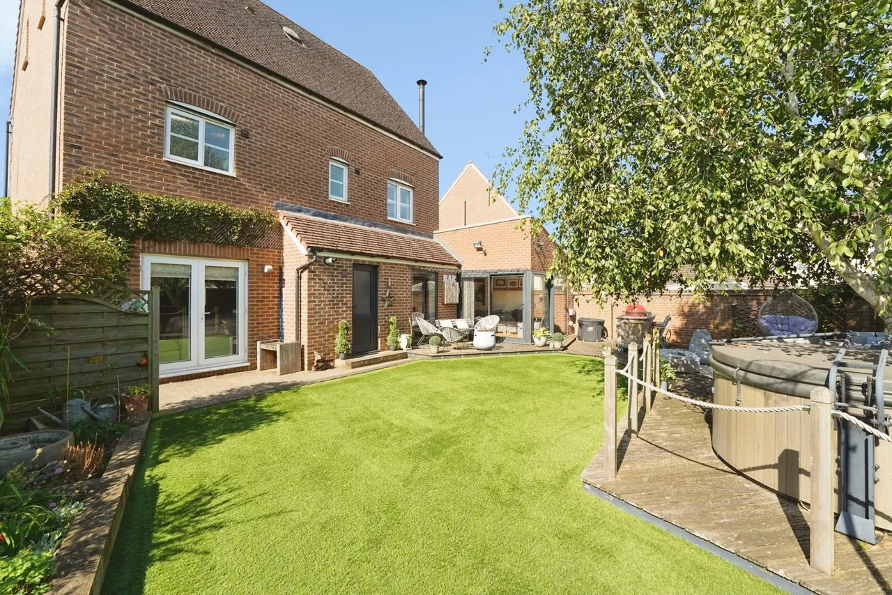 Lyneham Drive, Quedgeley, Gloucester, Gloucestershire, GL2, photo 21