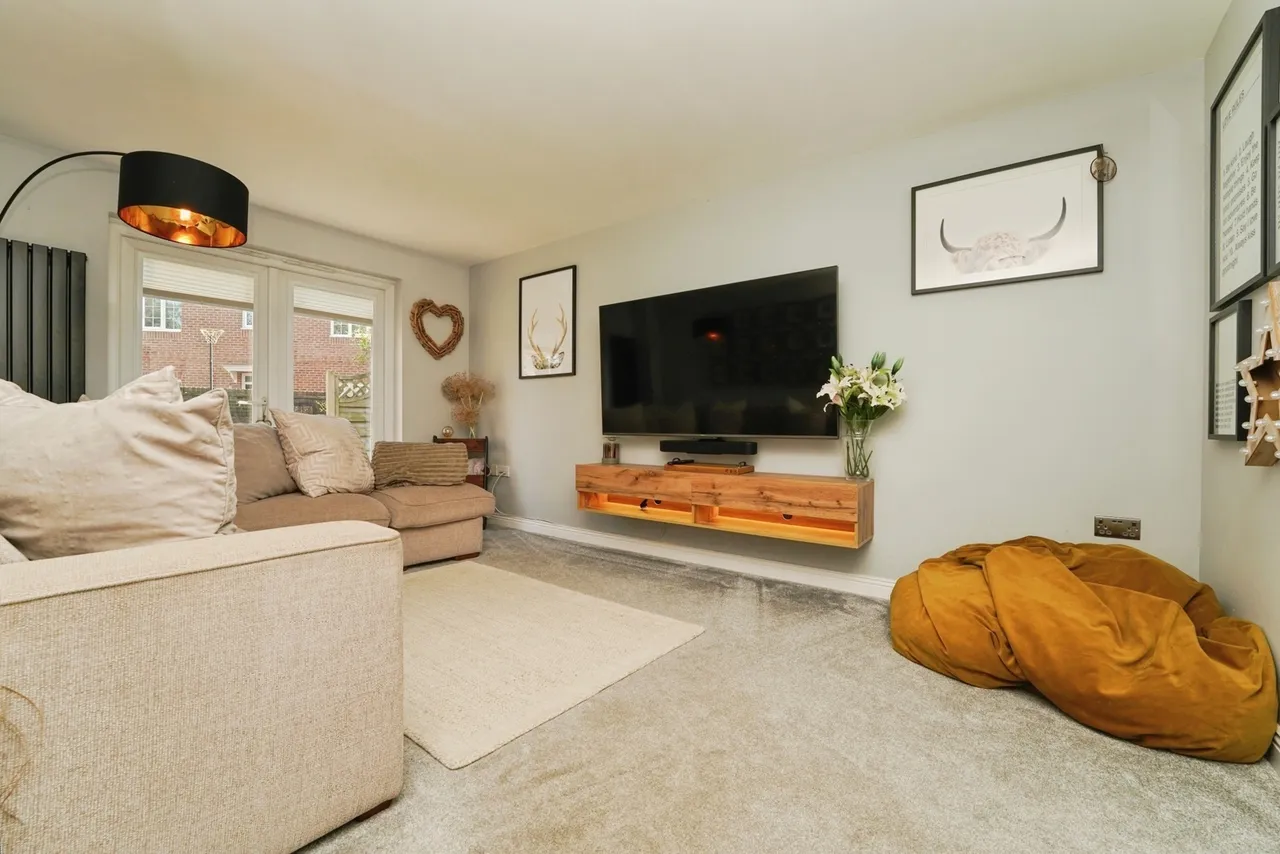 Lyneham Drive, Quedgeley, Gloucester, Gloucestershire, GL2, photo 9