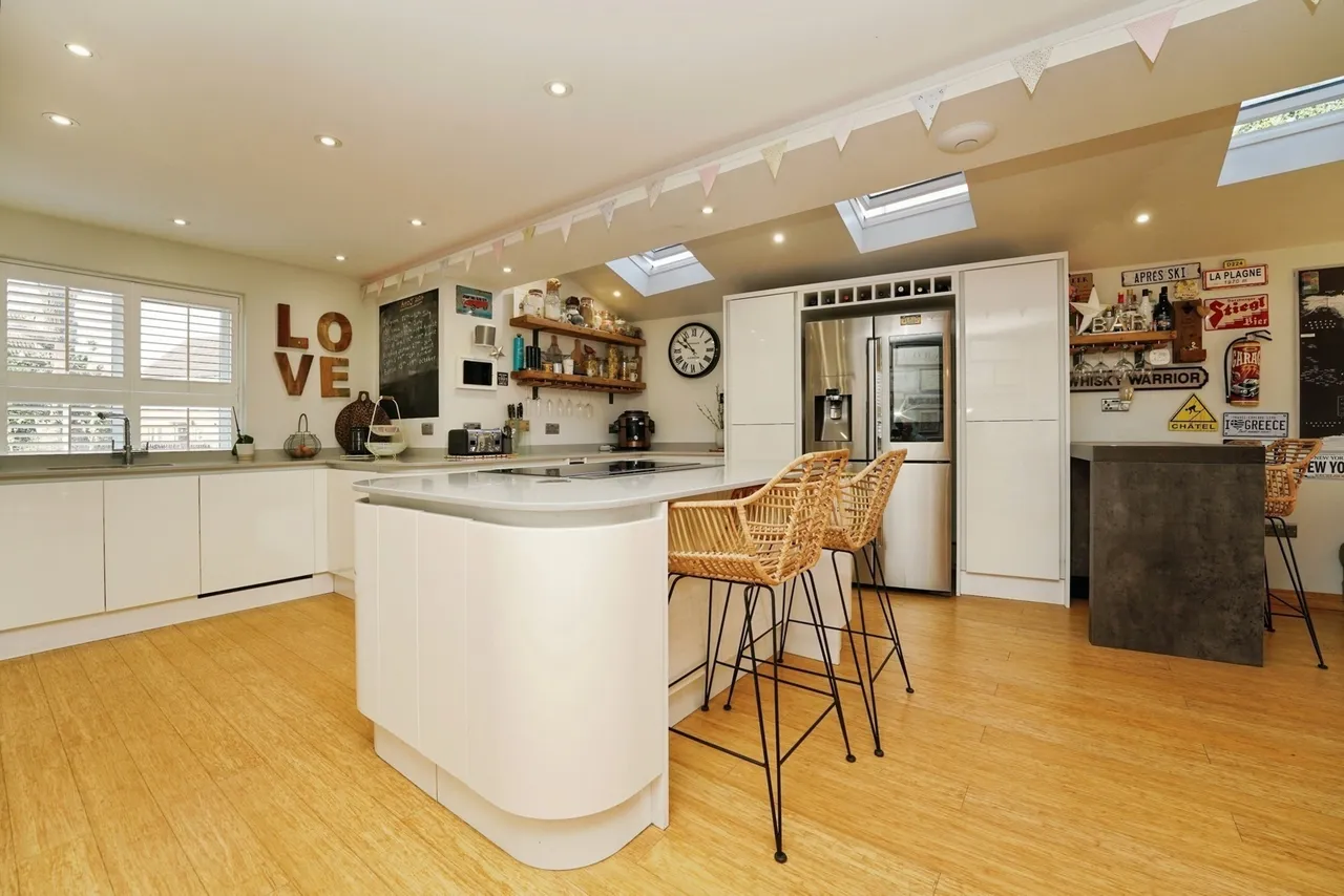 Lyneham Drive, Quedgeley, Gloucester, Gloucestershire, GL2, photo 3